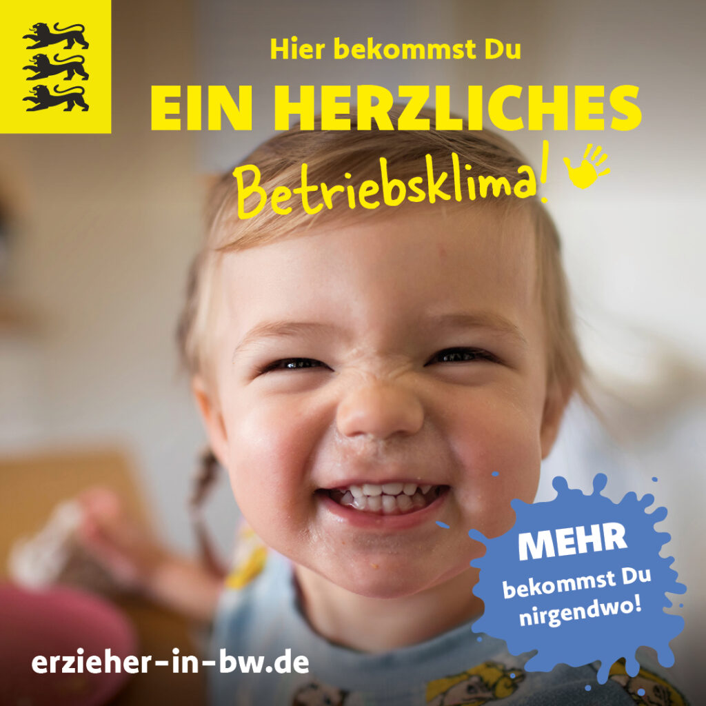 Ein Kleinkind grinst in die Kamera. Auf dem Bild ist der Schriftzug "Hier bekommst Du ein herzliches Betriebsklima" abgebildet.